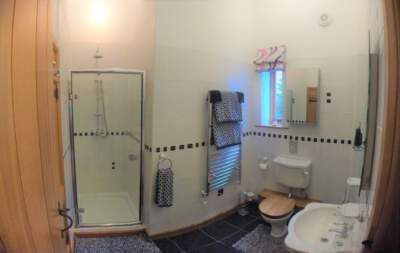 Oak Barn Master Bathroom Pano view
